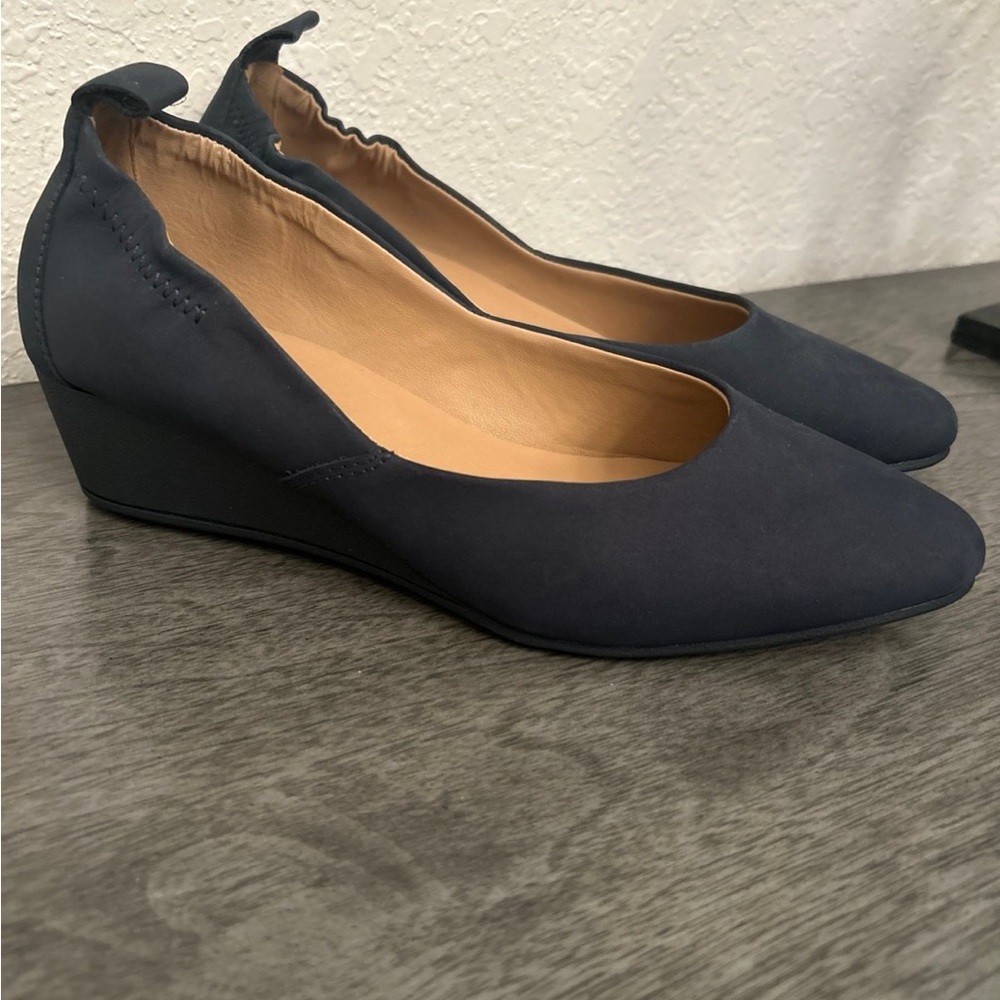 Blondo Blue Wedge‎ Flats with Classic Comfort waterproof